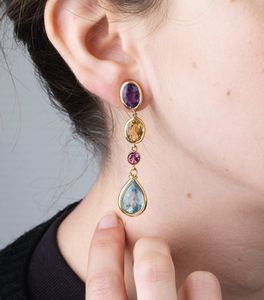 PAIO DI ORECCHINI PENDENTI CON PIETRE SEMIPREZIOSE  - Asta Gioielli - Associazione Nazionale - Case d'Asta italiane