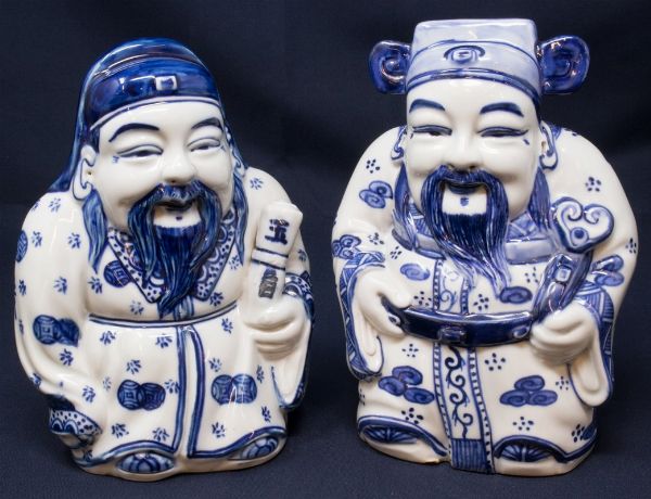 Coppia di sculture in porcellana bianco blu  - Asta Parade - Arredi e dipinti antichi  - Associazione Nazionale - Case d'Asta italiane