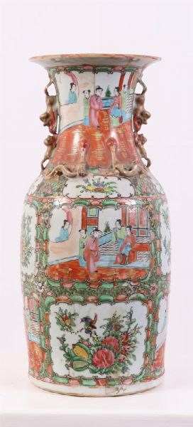 Vaso a balaustra in porcellana policroma  - Asta Parade - Arredi e dipinti antichi  - Associazione Nazionale - Case d'Asta italiane