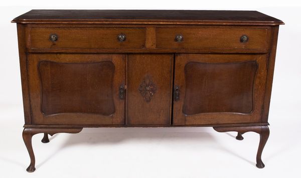 Credenza in legno di rovere  - Asta Parade - Arredi e dipinti antichi  - Associazione Nazionale - Case d'Asta italiane