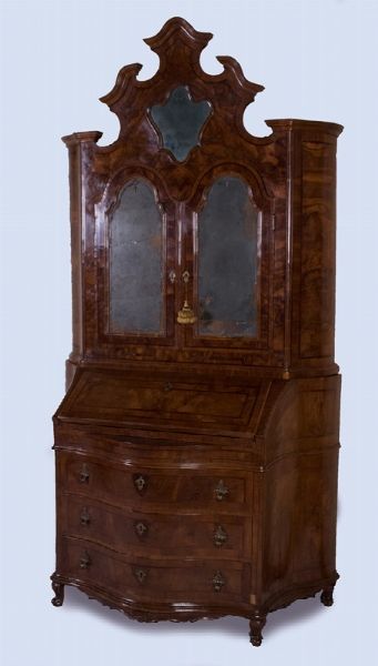 Trumeau listrato a noce e radica con filettatura  - Asta Parade - Arredi e dipinti antichi  - Associazione Nazionale - Case d'Asta italiane