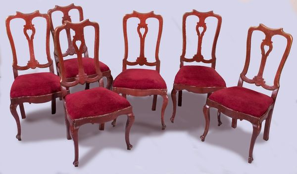 Sei sedie in legno intagliato e laccato in rosso pompeiano con filetto in oro  - Asta Parade - Arredi e dipinti antichi  - Associazione Nazionale - Case d'Asta italiane