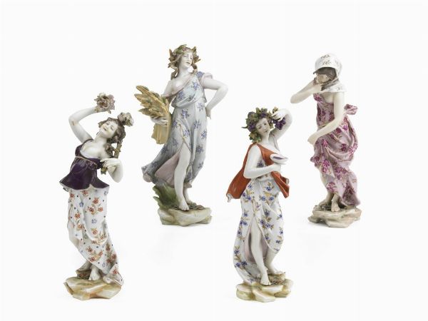 Quattro statuette in porcellana policroma  - Asta Parade - Arredi e dipinti antichi  - Associazione Nazionale - Case d'Asta italiane