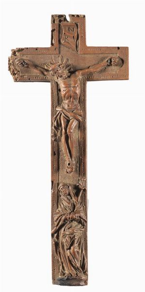 Piccolo crocifisso da viaggio apribile con Cristo e Madonna addolorata  - Asta Parade - Arredi e dipinti antichi  - Associazione Nazionale - Case d'Asta italiane