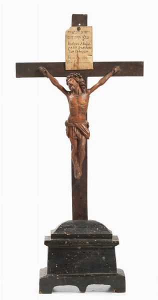 Cristo crocifisso con cartiglio trilingue  - Asta Parade - Arredi e dipinti antichi  - Associazione Nazionale - Case d'Asta italiane