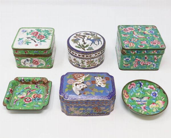 Quattro cofanetti e due piattini in smalto  - Asta Parade - Arredi e dipinti antichi  - Associazione Nazionale - Case d'Asta italiane