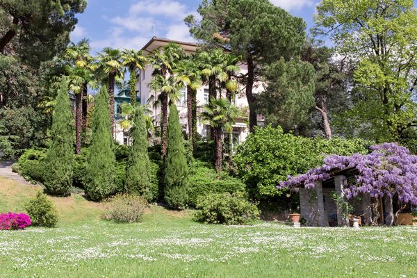 Villa Paradeisos, Varese : Prestigiosa villa signorile, unica nel suo genere, con parco privato e vista lago  - Asta Un angolo di Paradeisos - Associazione Nazionale - Case d'Asta italiane