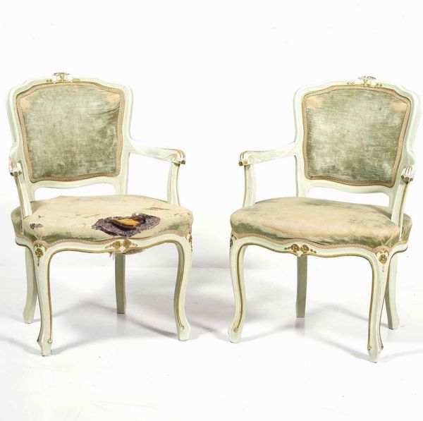 Coppia di poltrone di gusto Luigi XV in legno laccato. XX secolo  - Asta  Antiquariato gennaio | Cambi Time - Associazione Nazionale - Case d'Asta italiane