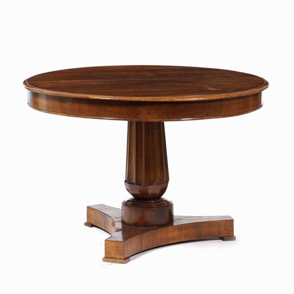 Tavolo da pranzo con piano circolare apribile. XIX secolo  - Asta  Antiquariato gennaio | Cambi Time - Associazione Nazionale - Case d'Asta italiane