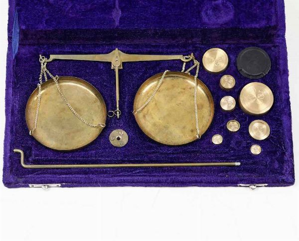 Bilancia da spezie in custodia  - Asta  Antiquariato gennaio | Cambi Time - Associazione Nazionale - Case d'Asta italiane