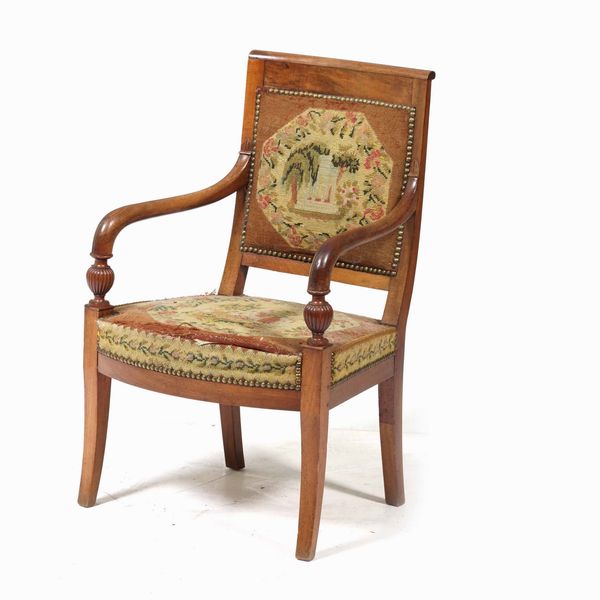 Poltrona in noce ricoperta da piccolo punto. Francia, XIX secolo  - Asta  Antiquariato gennaio | Cambi Time - Associazione Nazionale - Case d'Asta italiane