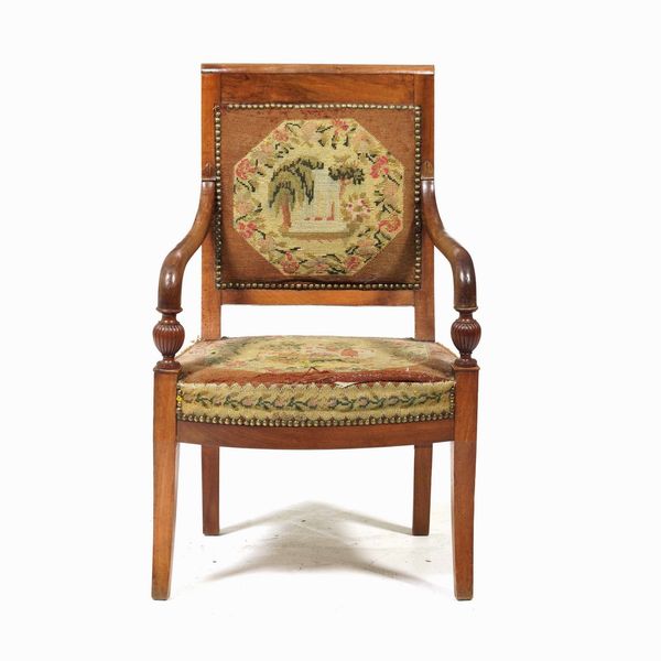 Poltrona in noce ricoperta da piccolo punto. Francia, XIX secolo  - Asta  Antiquariato gennaio | Cambi Time - Associazione Nazionale - Case d'Asta italiane