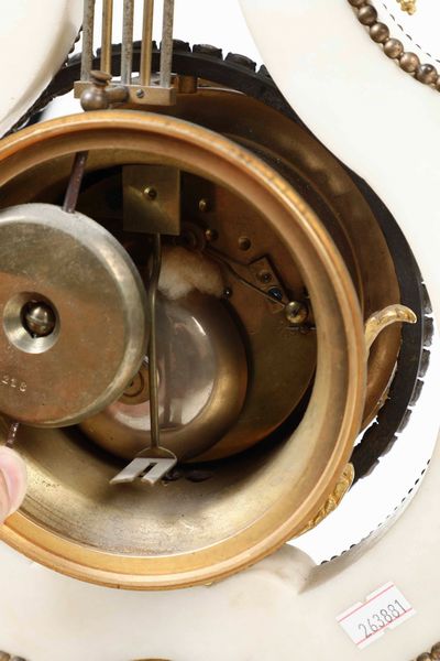 Pendola da tavolo a lira. Francia XVIII-XIX secolo  - Asta  Antiquariato gennaio | Cambi Time - Associazione Nazionale - Case d'Asta italiane