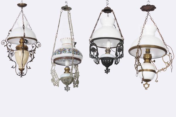 Lotto composto da quattro lampade ad olio  - Asta  Antiquariato gennaio | Cambi Time - Associazione Nazionale - Case d'Asta italiane