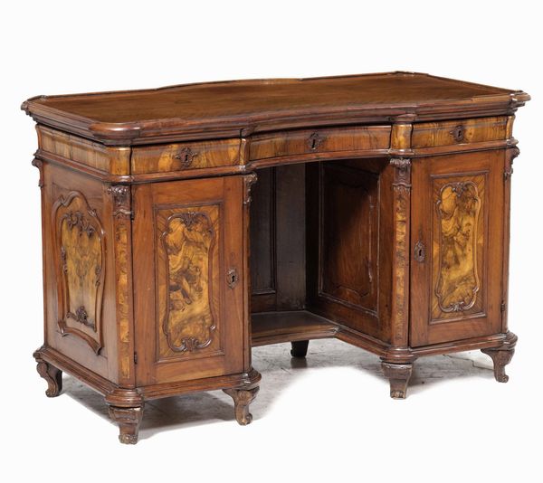 Scrivania da centro in legno lastronato. XVIII secolo  - Asta  Antiquariato gennaio | Cambi Time - Associazione Nazionale - Case d'Asta italiane