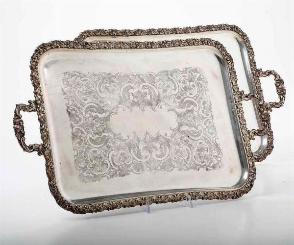 Coppia di vassoi in metallo argentato e inciso. Fine XIX secolo  - Asta  Antiquariato gennaio | Cambi Time - Associazione Nazionale - Case d'Asta italiane