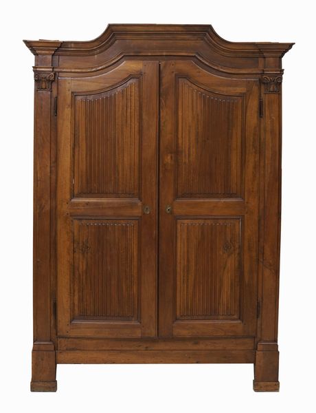 Armadio a due ante in legno intagliato. XVIII secolo  - Asta  Antiquariato gennaio | Cambi Time - Associazione Nazionale - Case d'Asta italiane