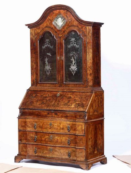 Trumeau lastronato in noce e radica, Veneto metà XVIII secolo  - Asta  Antiquariato gennaio | Cambi Time - Associazione Nazionale - Case d'Asta italiane