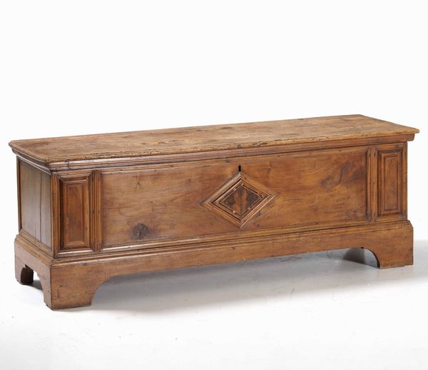 Cassapanca in noce intagliato. XIX secolo  - Asta  Antiquariato gennaio | Cambi Time - Associazione Nazionale - Case d'Asta italiane