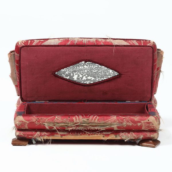 Modellino di divano imbottito (puntaspilli), XIX secolo  - Asta  Antiquariato gennaio | Cambi Time - Associazione Nazionale - Case d'Asta italiane