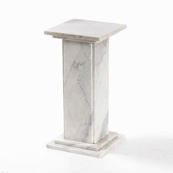 Base in marmo bianco  - Asta  Antiquariato gennaio | Cambi Time - Associazione Nazionale - Case d'Asta italiane