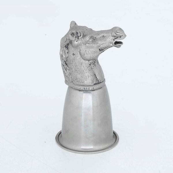 Bicchiere in  metallo con testa di cavallo a firma Gucci. Italia XX secolo  - Asta  Antiquariato gennaio | Cambi Time - Associazione Nazionale - Case d'Asta italiane