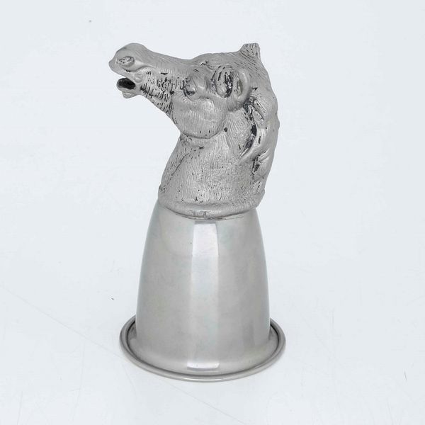 Bicchiere in  metallo con testa di cavallo a firma Gucci. Italia XX secolo  - Asta  Antiquariato gennaio | Cambi Time - Associazione Nazionale - Case d'Asta italiane
