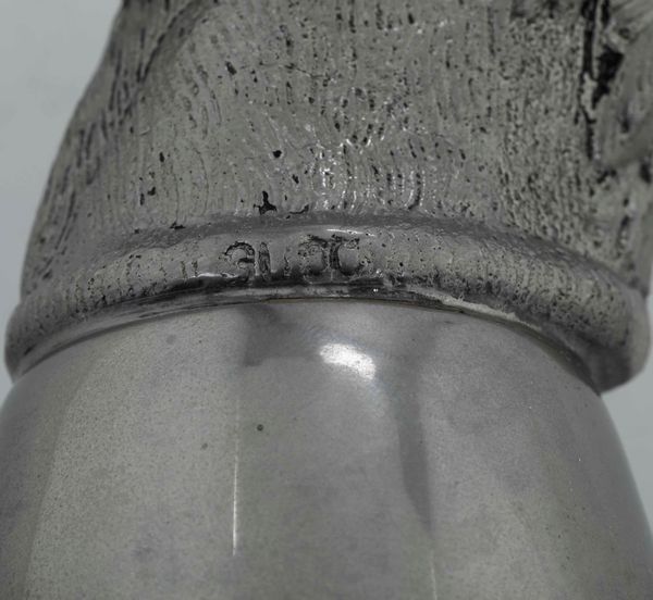 Bicchiere in  metallo con testa di cavallo a firma Gucci. Italia XX secolo  - Asta  Antiquariato gennaio | Cambi Time - Associazione Nazionale - Case d'Asta italiane