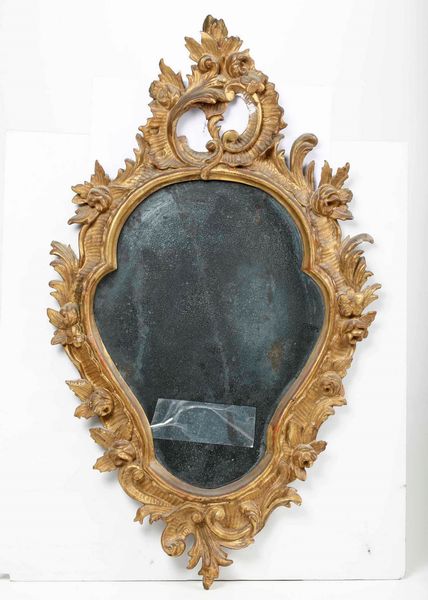 Lume in metallo dorato e applique in legno dorato  - Asta  Antiquariato gennaio | Cambi Time - Associazione Nazionale - Case d'Asta italiane