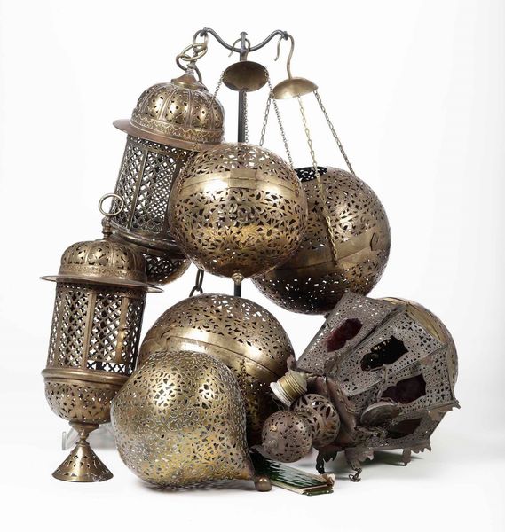 Lotto di lanterne orientali in ottone e metallo traforato  - Asta  Antiquariato gennaio | Cambi Time - Associazione Nazionale - Case d'Asta italiane