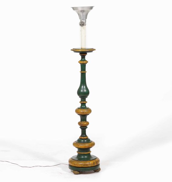 Grande torciera in legno tornito e dipinto. XIX secolo  - Asta  Antiquariato gennaio | Cambi Time - Associazione Nazionale - Case d'Asta italiane