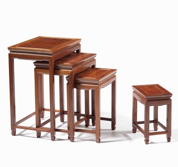 Tavolino a nido in legno  - Asta  Antiquariato gennaio | Cambi Time - Associazione Nazionale - Case d'Asta italiane