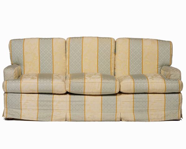 Coppia di divani con rivestimenti in tessuto  - Asta  Antiquariato gennaio | Cambi Time - Associazione Nazionale - Case d'Asta italiane