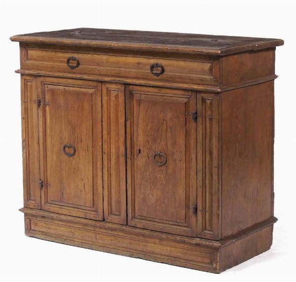 Madia in legno tenero scurito a due ante e piano apribile. Italia settentrionale, XVIII secolo  - Asta  Antiquariato gennaio | Cambi Time - Associazione Nazionale - Case d'Asta italiane