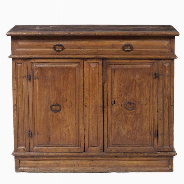 Madia in legno tenero scurito a due ante e piano apribile. Italia settentrionale, XVIII secolo  - Asta  Antiquariato gennaio | Cambi Time - Associazione Nazionale - Case d'Asta italiane