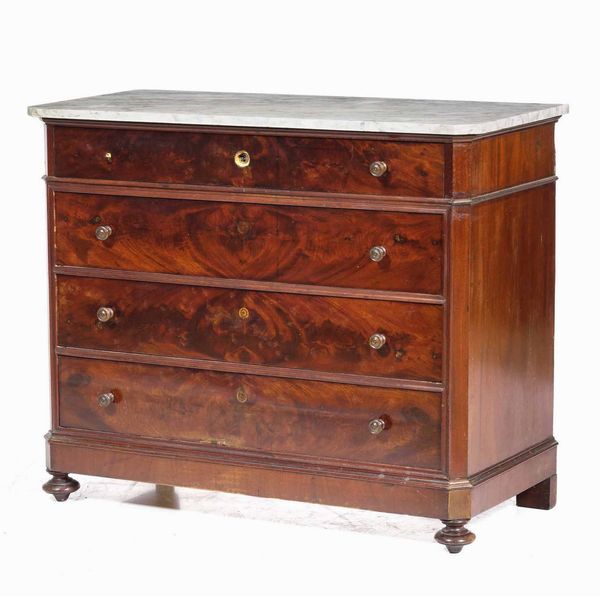 Comò a quattro cassetti lastronato. XIX secolo  - Asta  Antiquariato gennaio | Cambi Time - Associazione Nazionale - Case d'Asta italiane