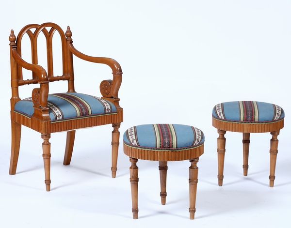 Poltrona e coppia di sgabelli, XIX-XX secolo  - Asta  Antiquariato gennaio | Cambi Time - Associazione Nazionale - Case d'Asta italiane
