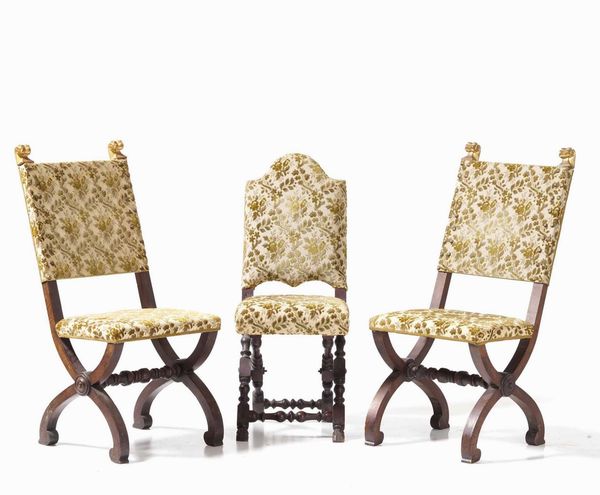 Tre sedie in legno intagliato  - Asta  Antiquariato gennaio | Cambi Time - Associazione Nazionale - Case d'Asta italiane