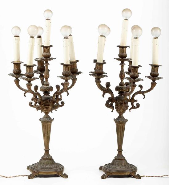 Coppia di candelabri a sei luci in metallo  - Asta  Antiquariato gennaio | Cambi Time - Associazione Nazionale - Case d'Asta italiane
