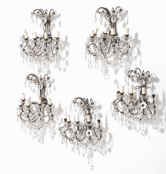 Lotto di cinque appliques in bronzo e cristalli. Italia XX secolo  - Asta  Antiquariato gennaio | Cambi Time - Associazione Nazionale - Case d'Asta italiane