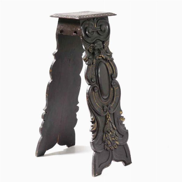 Reggibusto in legno intagliato e lumeggiato in oro. Italia,XIX-XX secolo  - Asta  Antiquariato gennaio | Cambi Time - Associazione Nazionale - Case d'Asta italiane