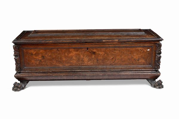 Cassapanca in legno intagliato. XIX secolo  - Asta  Antiquariato gennaio | Cambi Time - Associazione Nazionale - Case d'Asta italiane