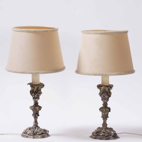 Coppia di candelieri montati a lampada  - Asta  Antiquariato gennaio | Cambi Time - Associazione Nazionale - Case d'Asta italiane
