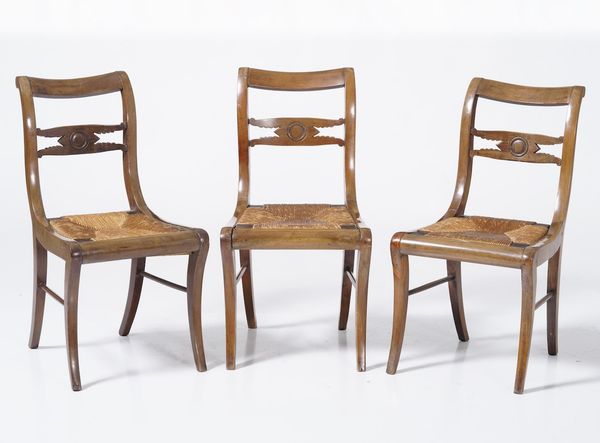 Gruppo di tre sedie con schienale a cartella intagliata, <BR>XIX secolo  - Asta  Antiquariato gennaio | Cambi Time - Associazione Nazionale - Case d'Asta italiane