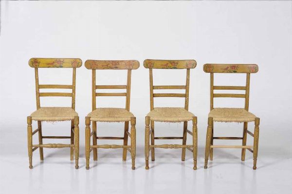 Quattro sedie in legno dipinto.  - Asta  Antiquariato gennaio | Cambi Time - Associazione Nazionale - Case d'Asta italiane