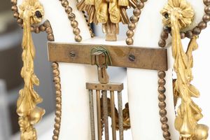 Pendola da tavolo a lira. Francia XVIII-XIX secolo  - Asta  Antiquariato gennaio | Cambi Time - Associazione Nazionale - Case d'Asta italiane