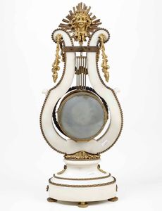 Pendola da tavolo a lira. Francia XVIII-XIX secolo  - Asta  Antiquariato gennaio | Cambi Time - Associazione Nazionale - Case d'Asta italiane