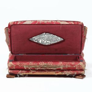 Modellino di divano imbottito (puntaspilli), XIX secolo  - Asta  Antiquariato gennaio | Cambi Time - Associazione Nazionale - Case d'Asta italiane