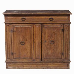 Madia in legno tenero scurito a due ante e piano apribile. Italia settentrionale, XVIII secolo  - Asta  Antiquariato gennaio | Cambi Time - Associazione Nazionale - Case d'Asta italiane