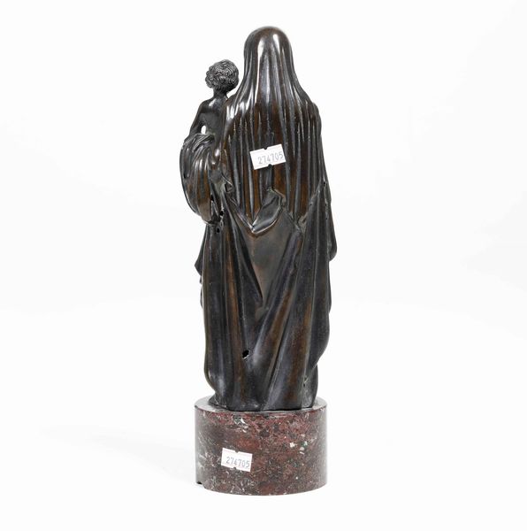 Vergine con bambino. Antico bronzo patinato su base in marmo. Fonditore del XVII-XVIII secolo  - Asta Scultura | Cambi Time - Associazione Nazionale - Case d'Asta italiane
